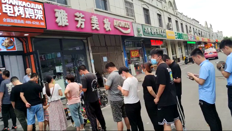 張成榮電烤雞架一年能掙多少錢？