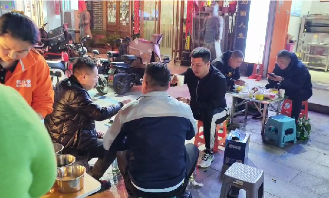 小吃加盟好項(xiàng)目，張成榮電烤雞架值得信賴！