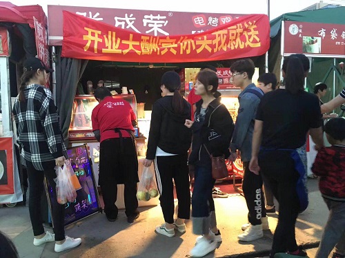 張成榮電烤雞架濟(jì)南加盟商，電烤雞架，麻辣涼拌雞架