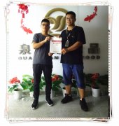 人未到錢先到的準(zhǔn)加盟商現(xiàn)身張成榮電烤雞架總部簽約成功！