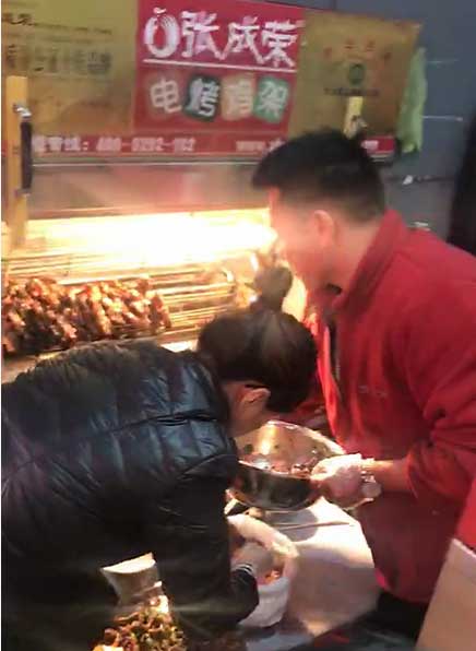 【賀】安徽亳州張成榮電烤雞架加盟店又一家，開業(yè)當(dāng)天財(cái)運(yùn)滾滾！