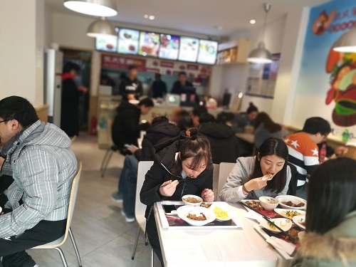 張成榮烤雞架兄弟產業香辣雞架飯青島延吉路店今日盛大開業啦！