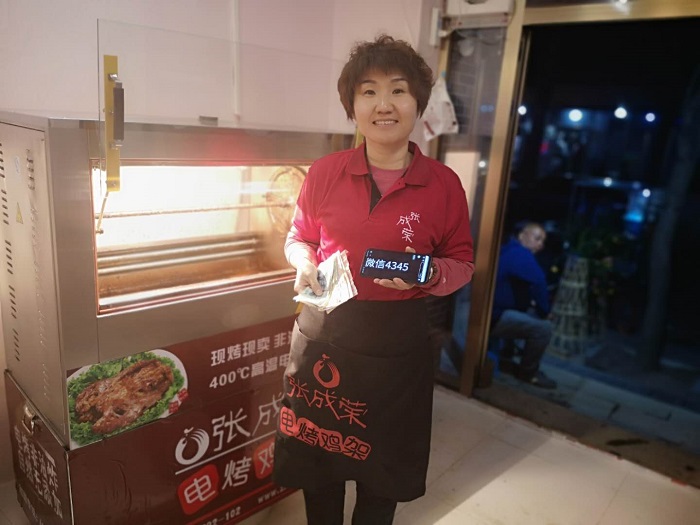 張成榮電烤雞架新店生意太火爆竟惹來城管？怎么回事兒？