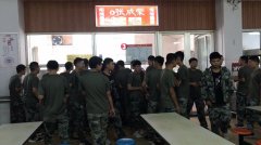 電烤雞架加盟新店開(kāi)業(yè)——開(kāi)在學(xué)校的寶藏店面！