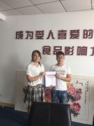 電烤雞架加盟,19歲少年加盟張成榮電烤雞架實現人生價值