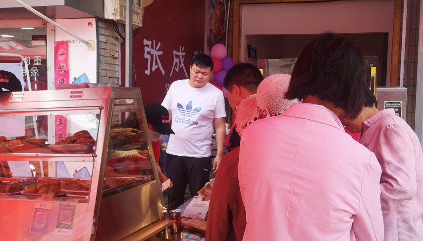 張成榮電烤雞架河南周口玄武鎮店開業大吉