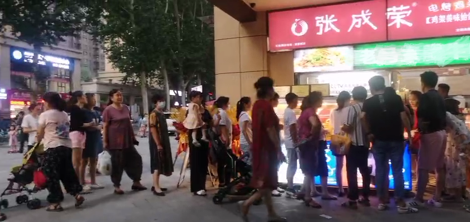 張成榮電烤雞架西安海藍城店火爆開業