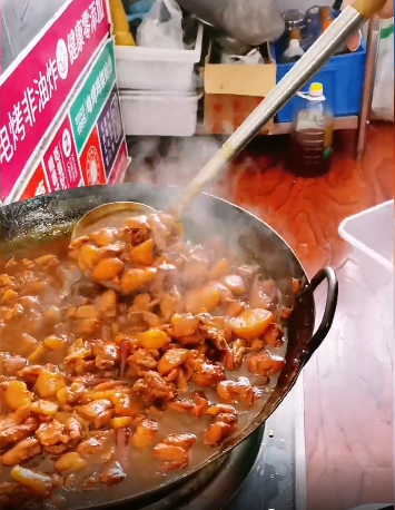 張成榮品牌總部為社區防疫工作者送溫暖